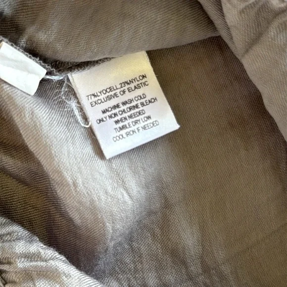 Ann Taylor LOFT Gray Semi Sheer Sleeveless Button Up Top Smocked Accents Sz S - Picture 10 of 12